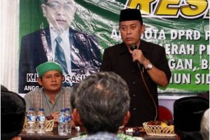 Anggota DPRD Jabar, H Engkos Kosasih saat mengisi resesnya di desa Cibinuang.